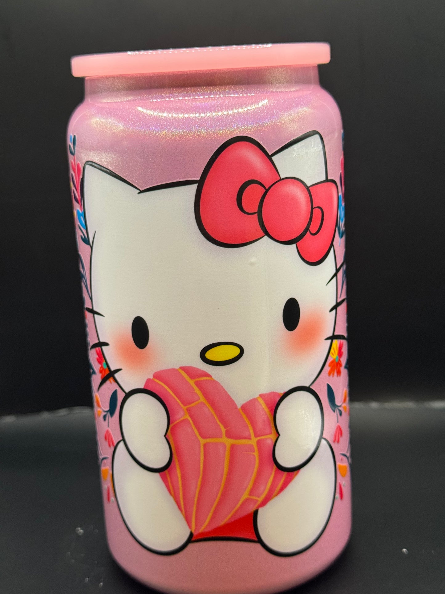 Hello Kitty Concha Cup with Lid and Straw